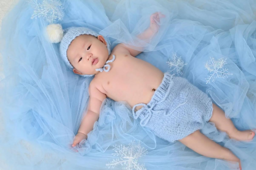 东方三岁宝宝肚子大