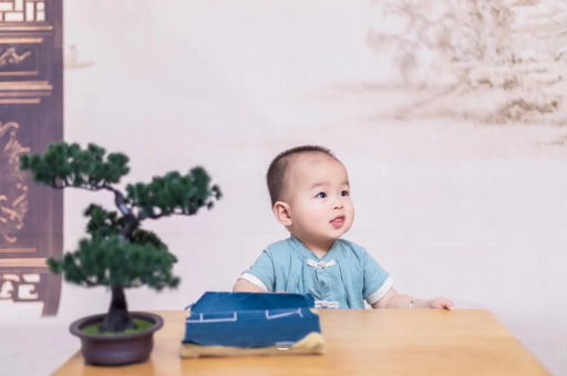 东方三个月宝宝抬头不稳 东方三个月宝宝抬头不稳