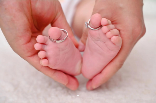 东方宝宝脸上长黑点 东方宝宝脸上长黑点